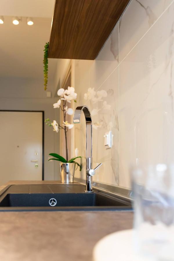 Cozy Modern Apartment Inside The City Center Salonic Exterior foto